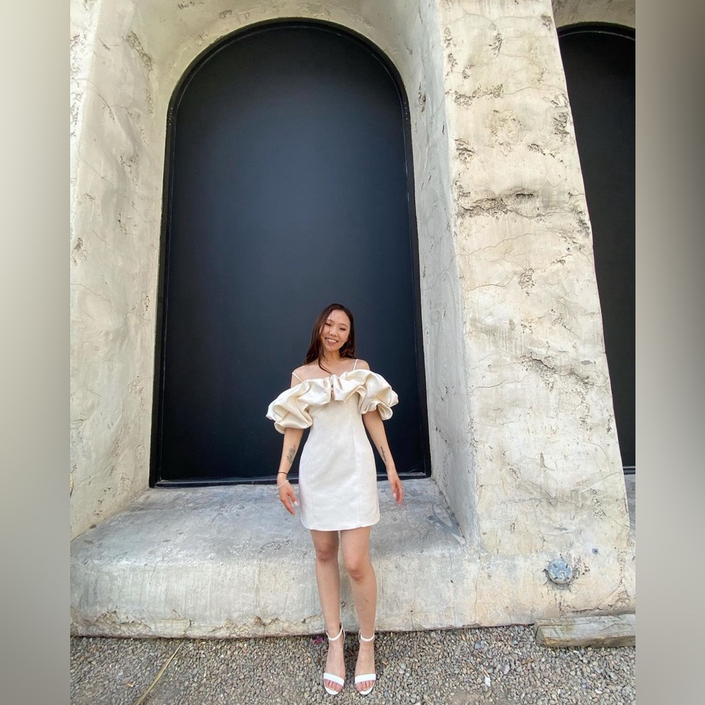 white puffy sleeve dress